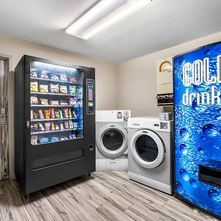 Super 8 By Wyndham Dickson Hotel Luaran gambar