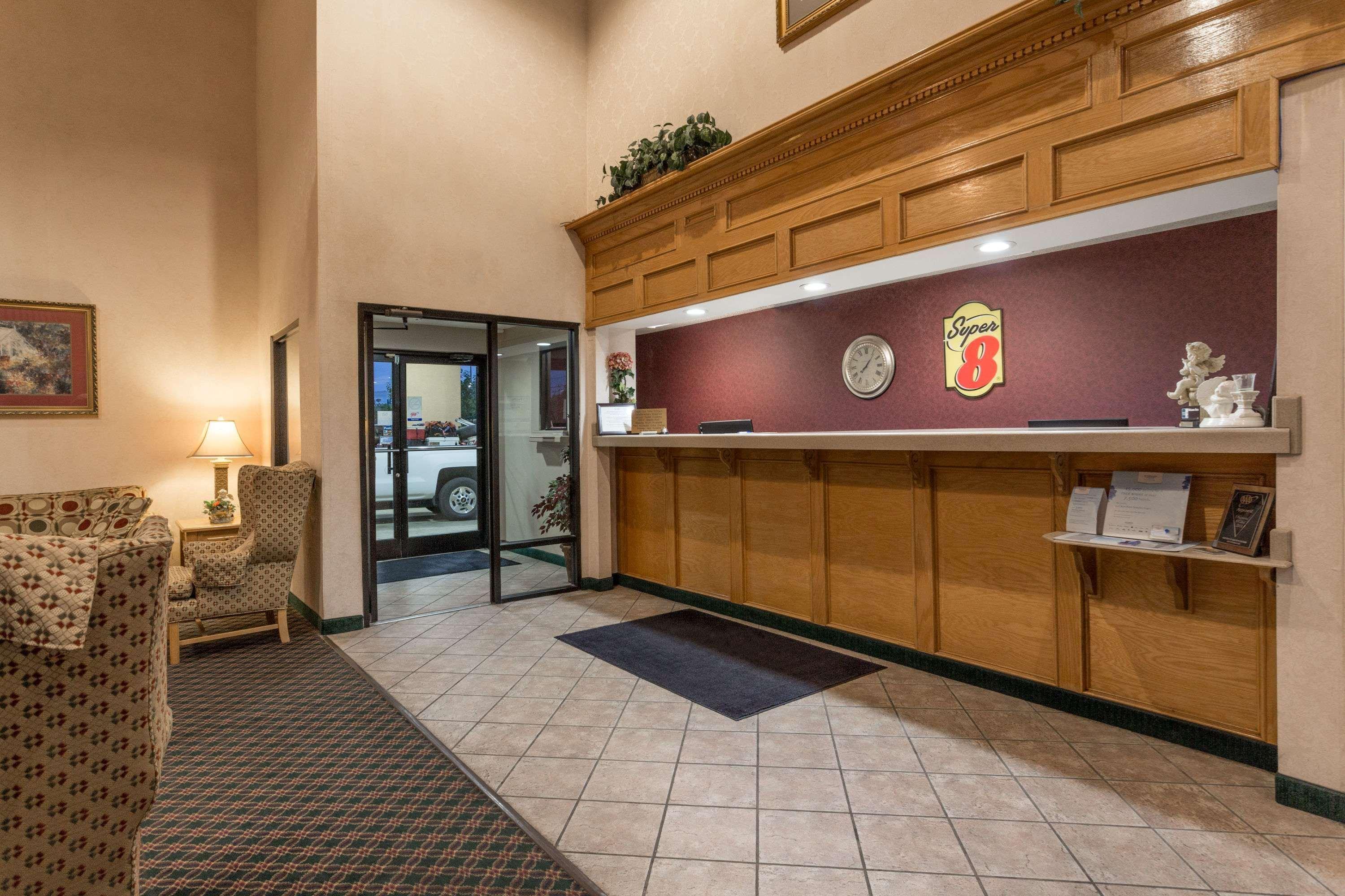 Super 8 By Wyndham Dickson Hotel Luaran gambar