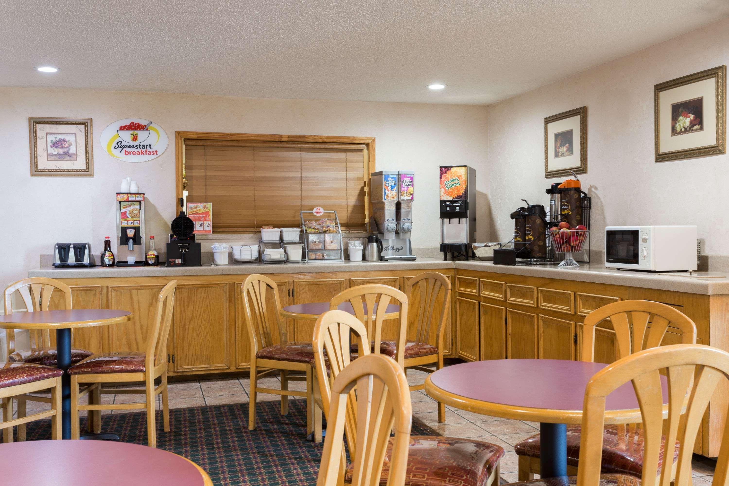 Super 8 By Wyndham Dickson Hotel Luaran gambar
